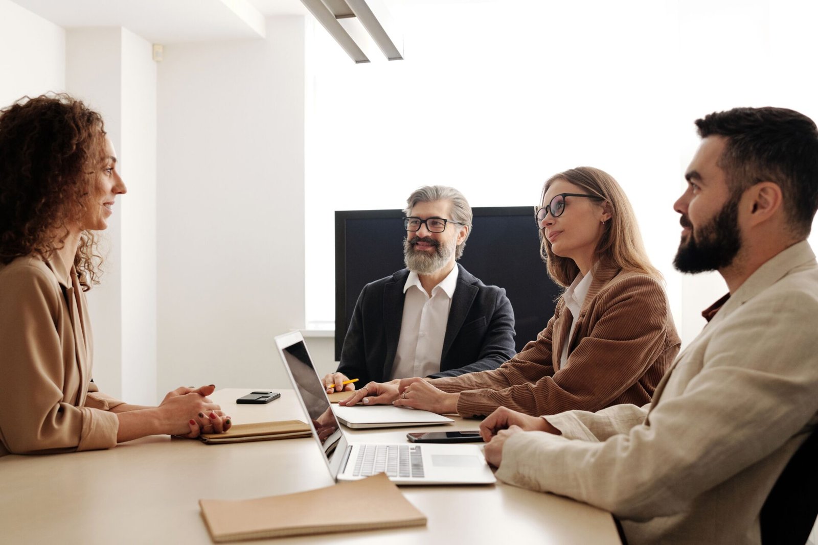 Global Recruitment %corporate custom e-learning training agency% Executive search and interview session, global recruitment team